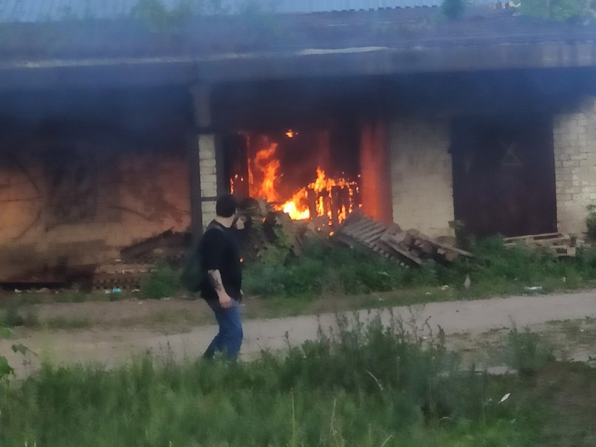 В проммикрорайоне №4 в Выксе огнём повреждено здание