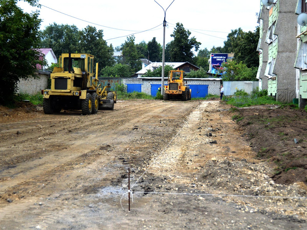 Продолжается обустройство дворовых проездов в микрорайоне Дружба