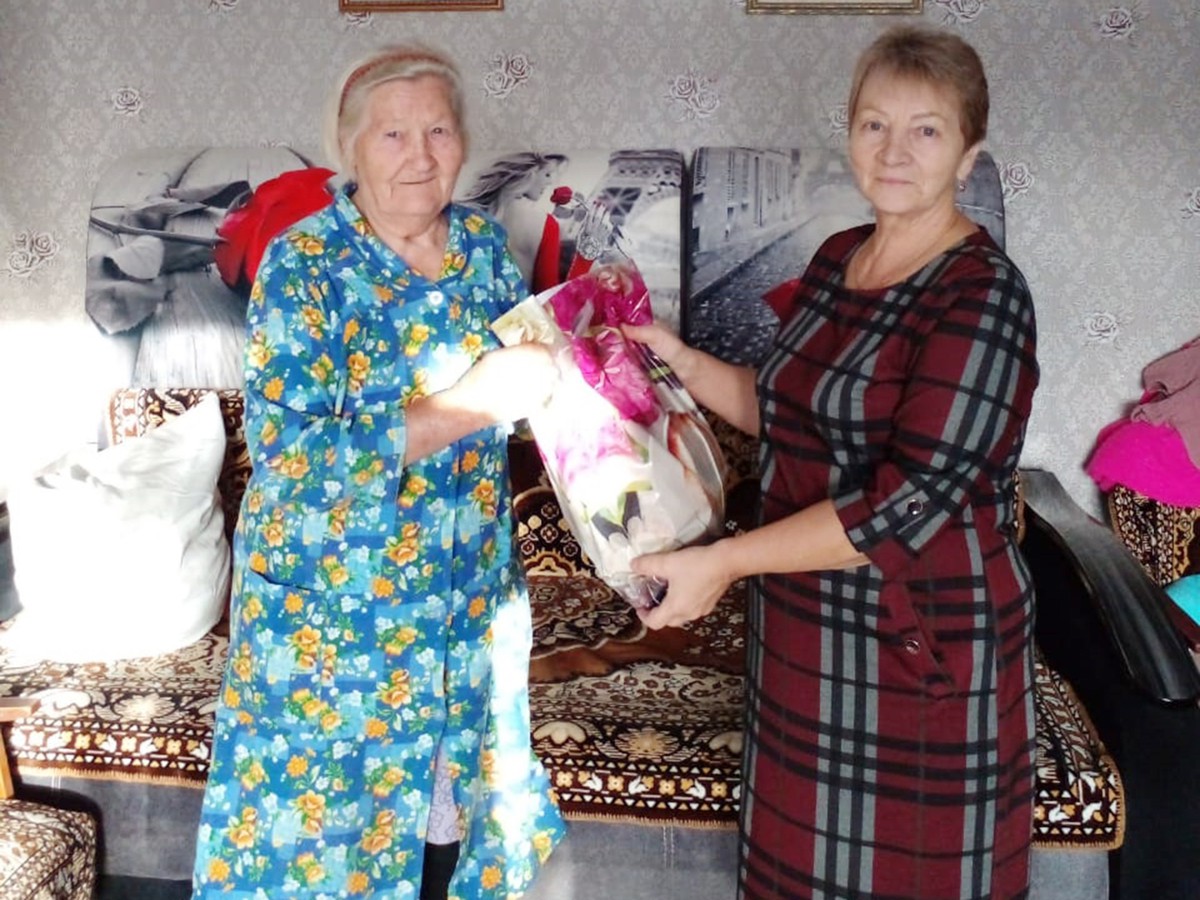 Нижневерейские ветераны поздравили жителей села с Днём пожилого человека