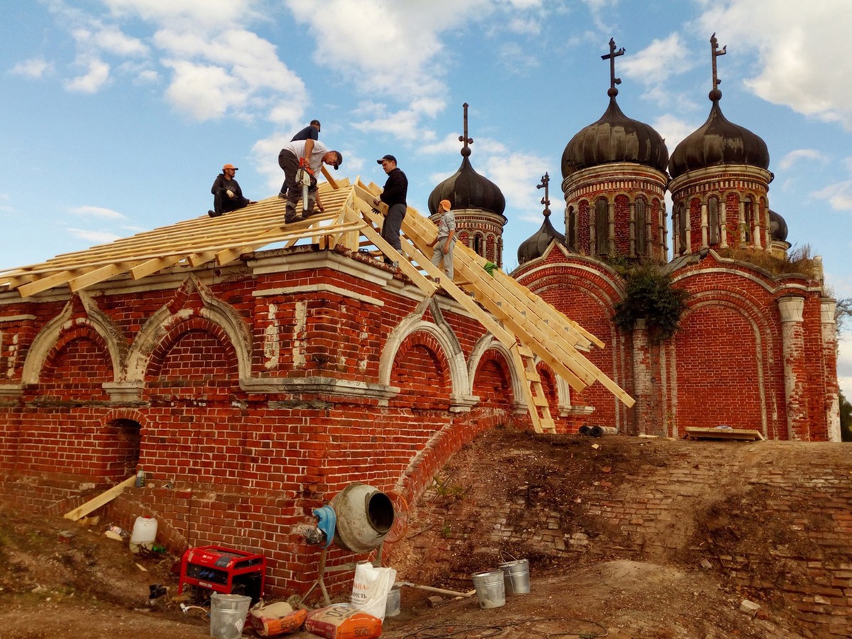 Доброхоты спасли храм в Красно
