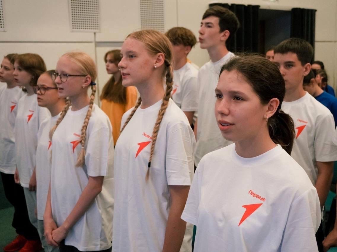 В «Лазурном» открылась смена «Время первых»