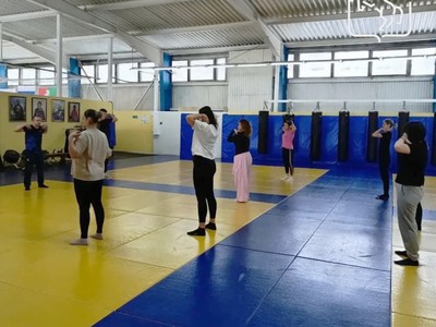 Для жён и дочерей бойцов СВО прошло занятие по самообороне