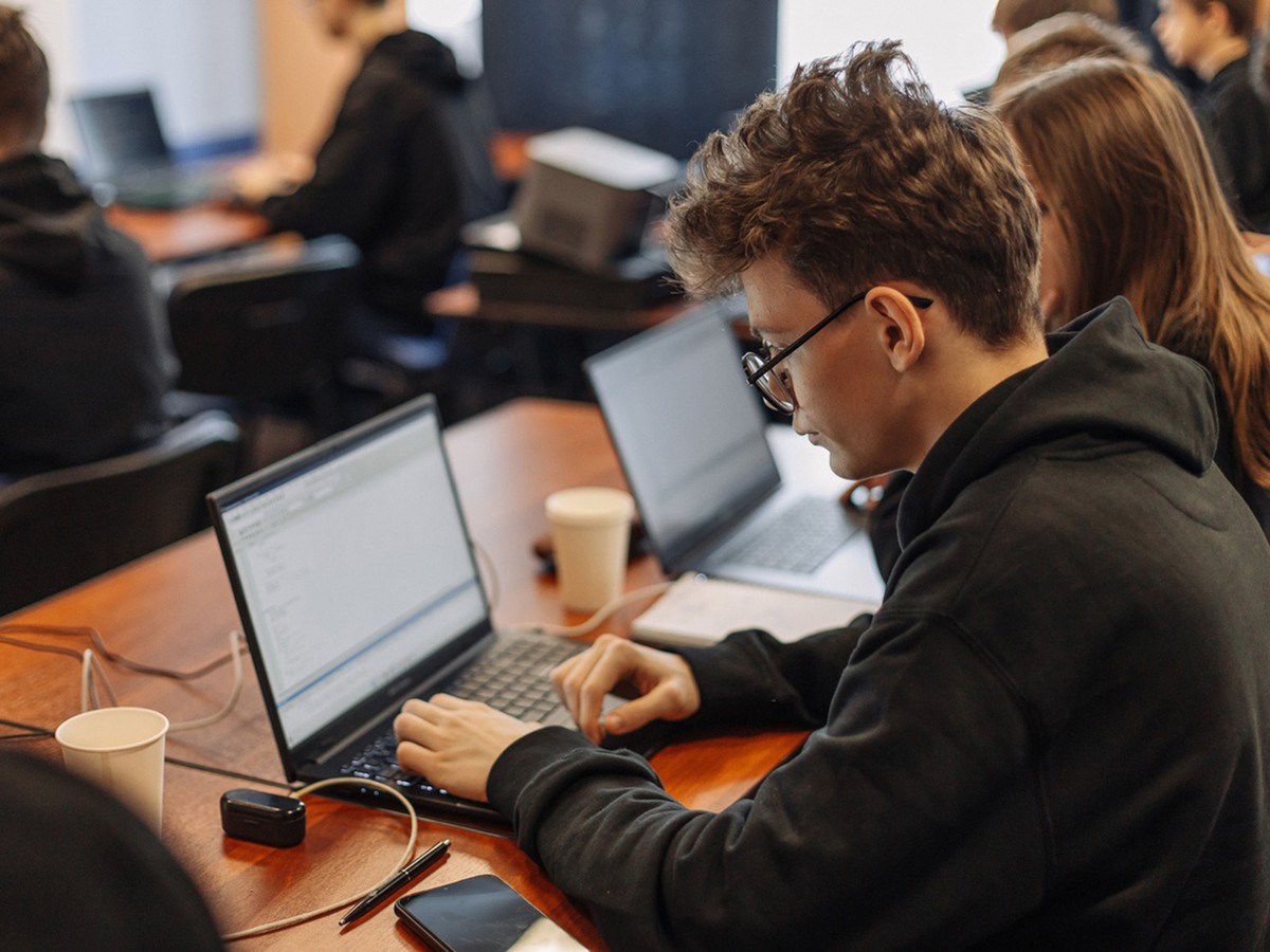 Количество заявлений в колледжи возросло