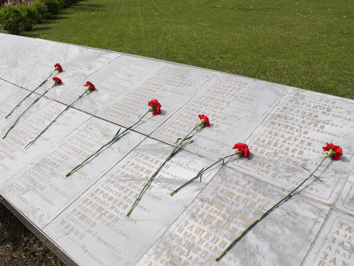 У мемориала воинов-металлургов прошёл митинг