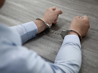 Оперативники задержали подозреваемого в хищении банковской карты