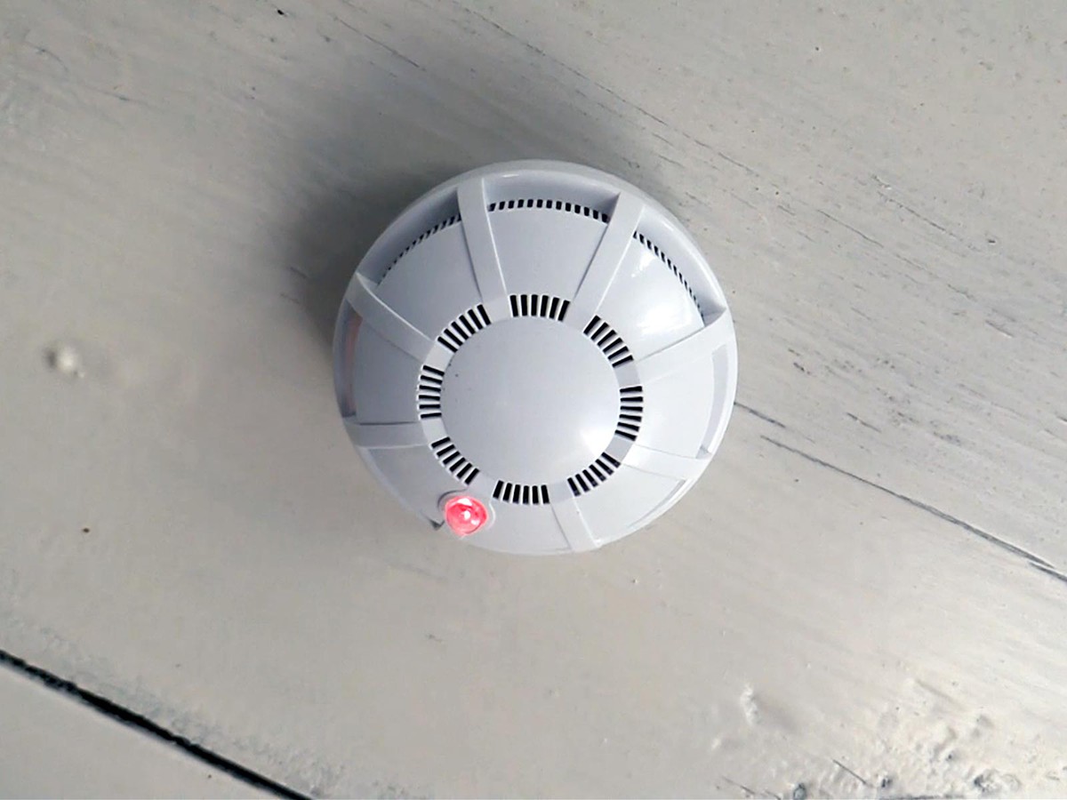 Жителям округа раздали 1197 пожарных извещателей