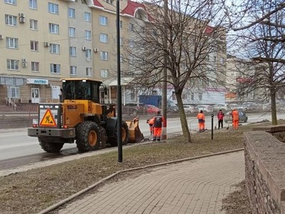 Улицы города приводят в порядок после зимы