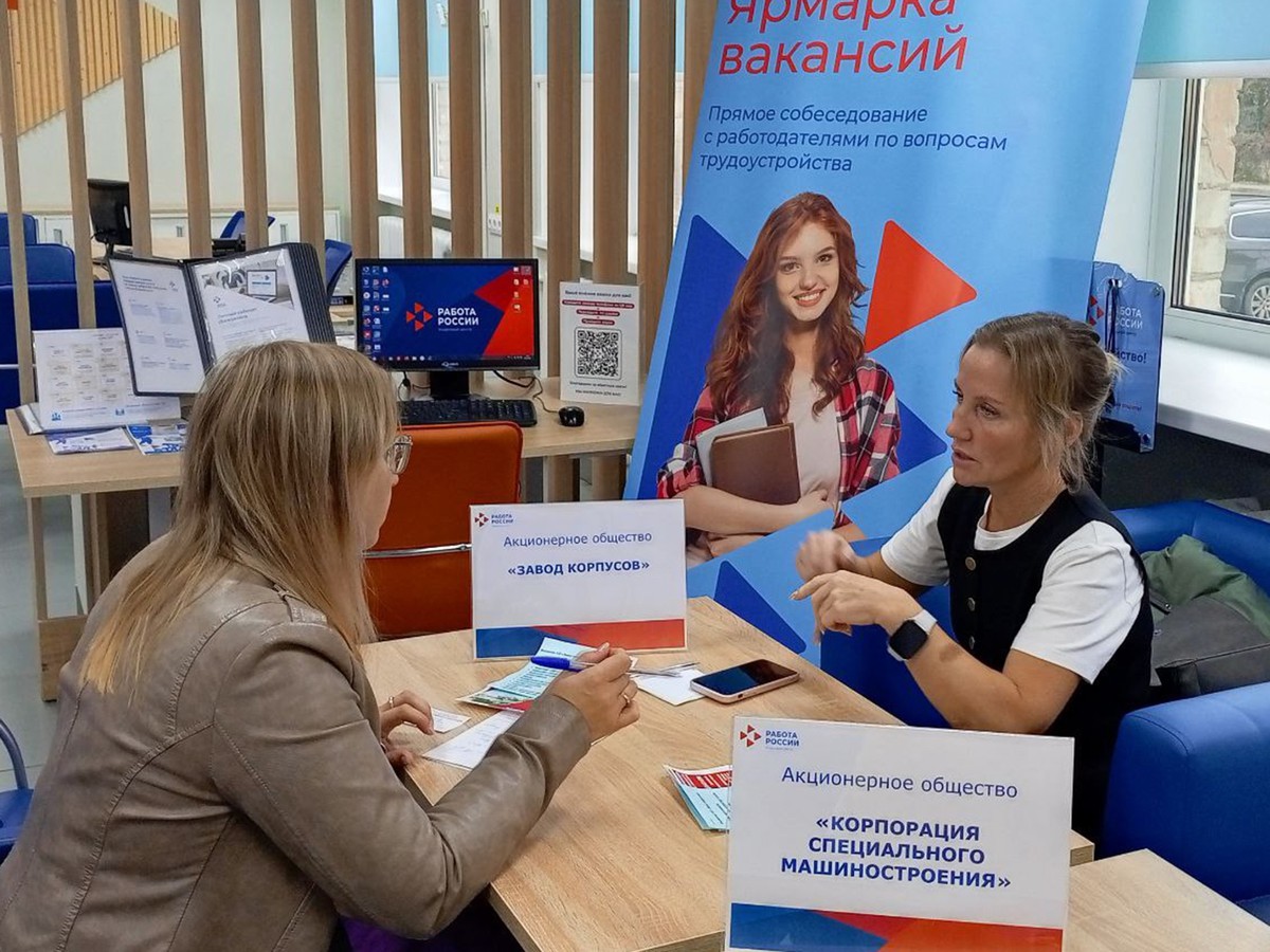 Предлагали работу на заводах и таможне