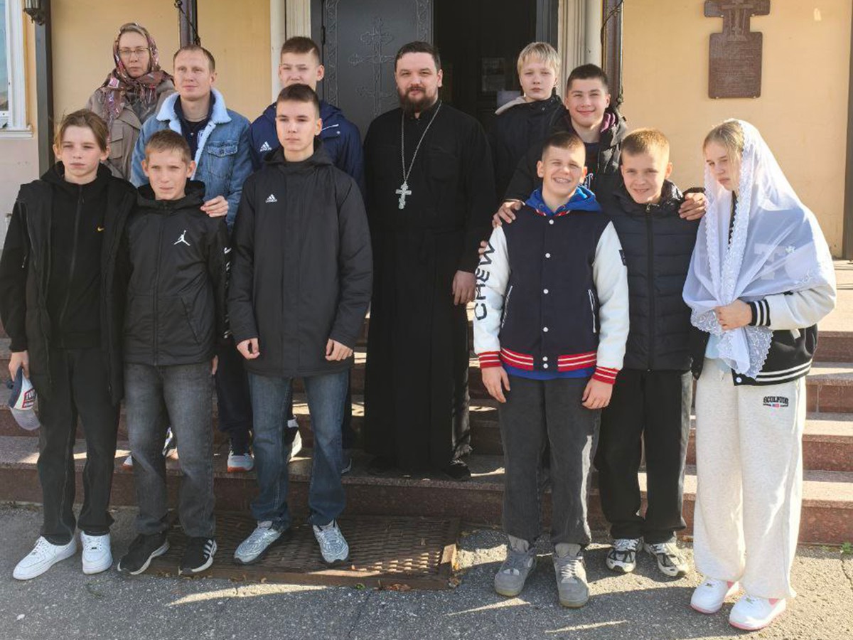 Выксунских хоккеистов благословили перед важным турниром