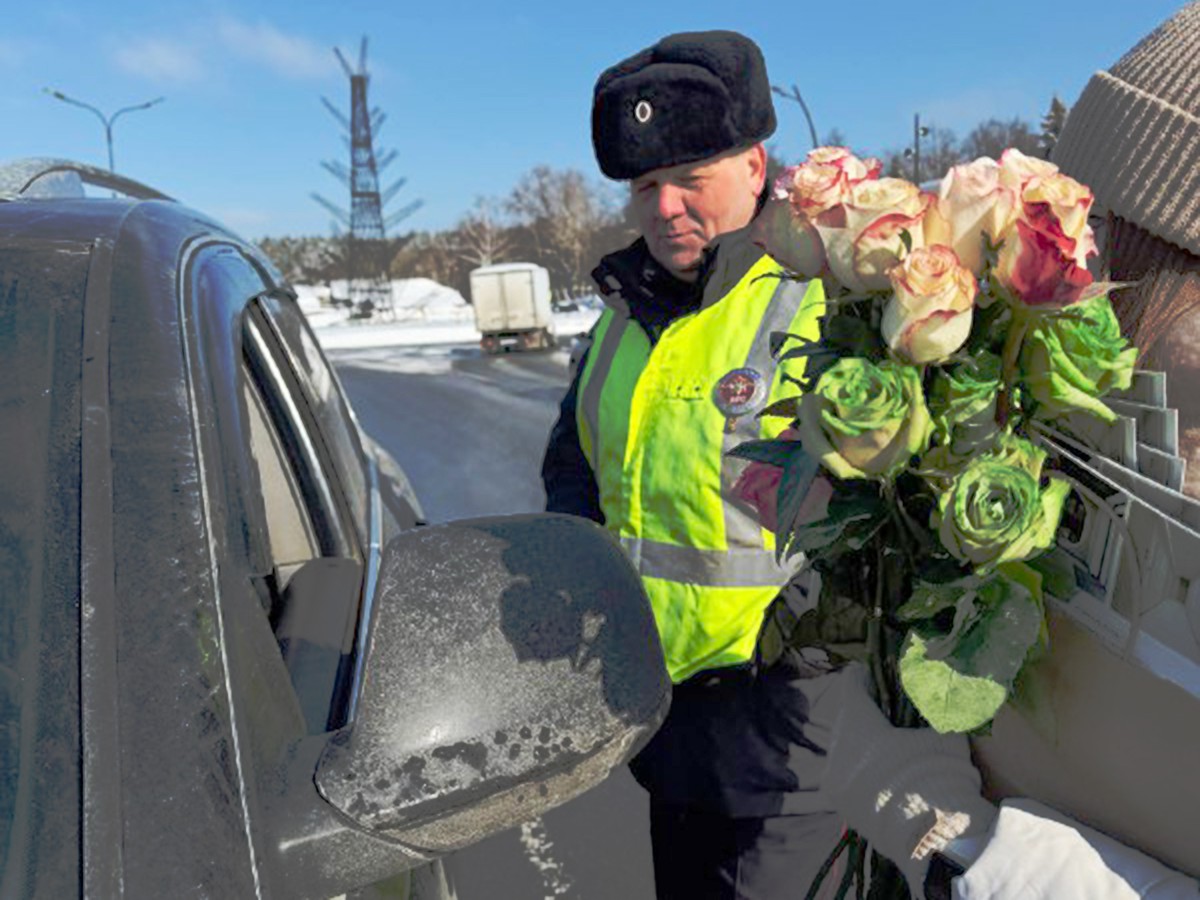 Выксунский ГИБДД присоединился к Всероссийской акции «Цветы для автоледи»