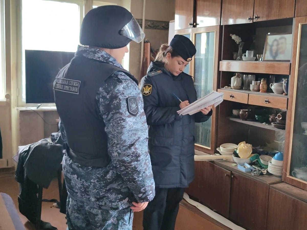Судебные приставы избавили квартиру от тараканов