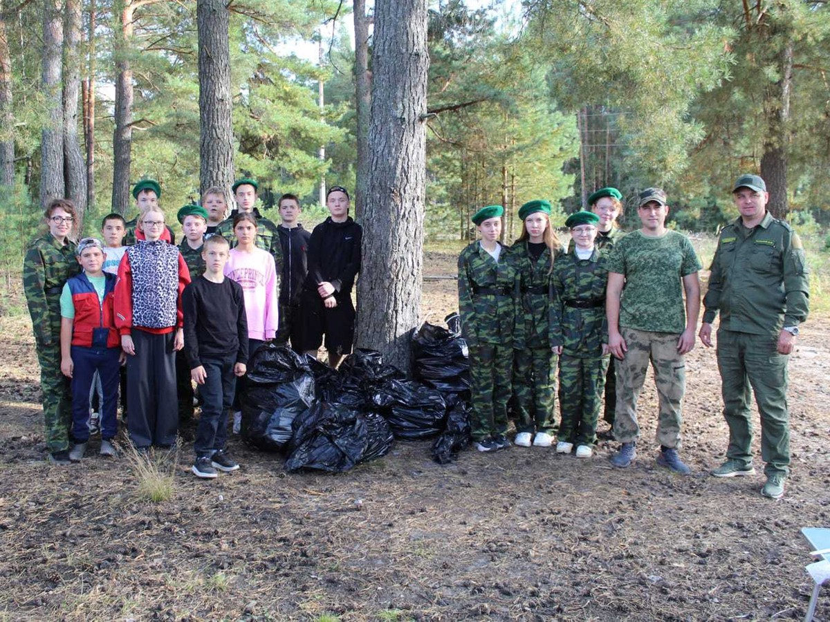 В лесу собрали кубометр мусора