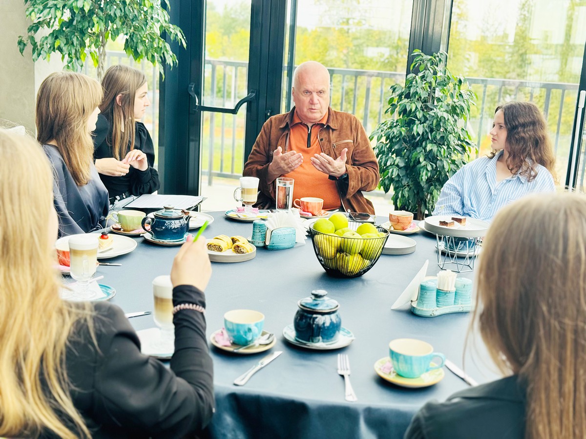 Глава местного самоуправления встретился с молодыми выксунцами