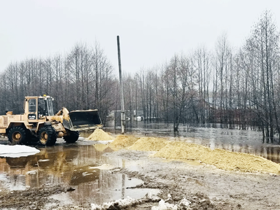 Апрель в соцсетях: дороги, вода и весенний паводок