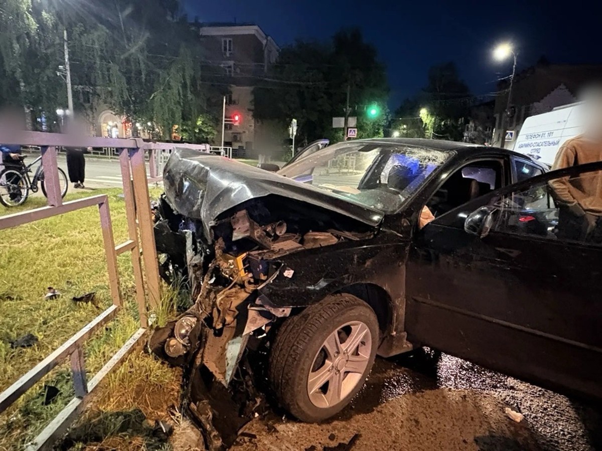 На улице Вавилина столкнулись Hyundai и Mazda