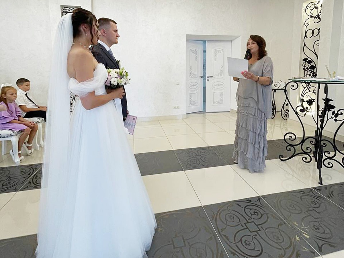 С днём свадьбы, с днём города!