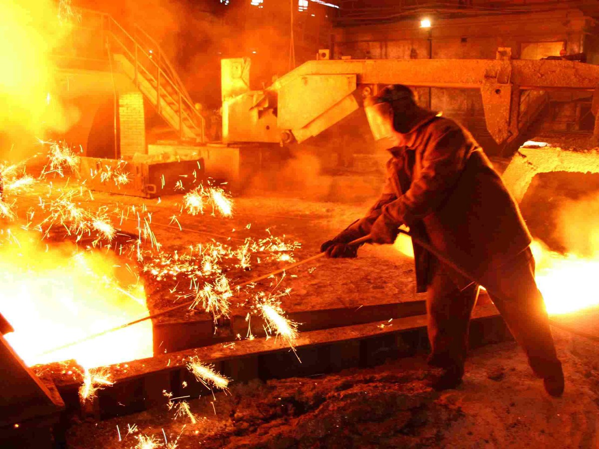 Глеб Никитин и Евгений Люлин поздравляют металлургов с праздником