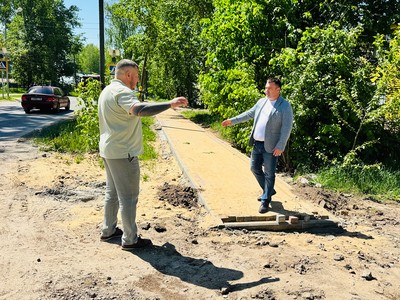 На улице Слепнёва завершается строительство тротуара