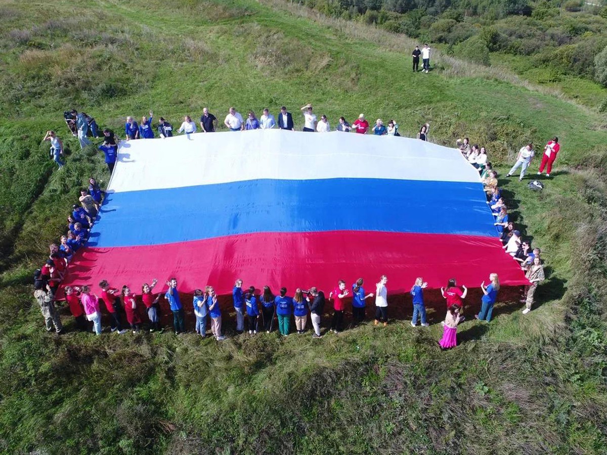 Глеб Никитин и Евгений Люлин поздравили нижегородцев с Днём российского флага