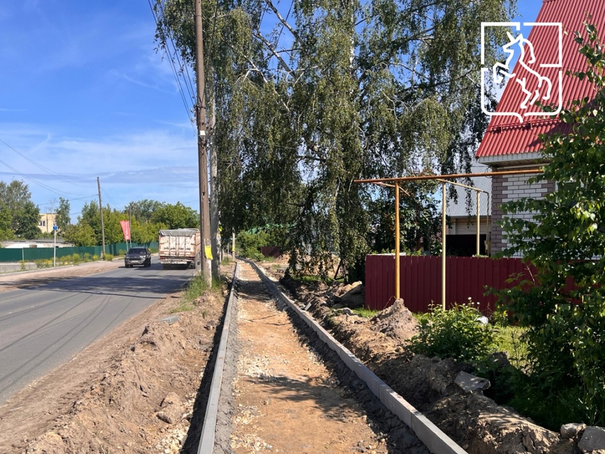 На улице Салтанова начался ремонт тротуара