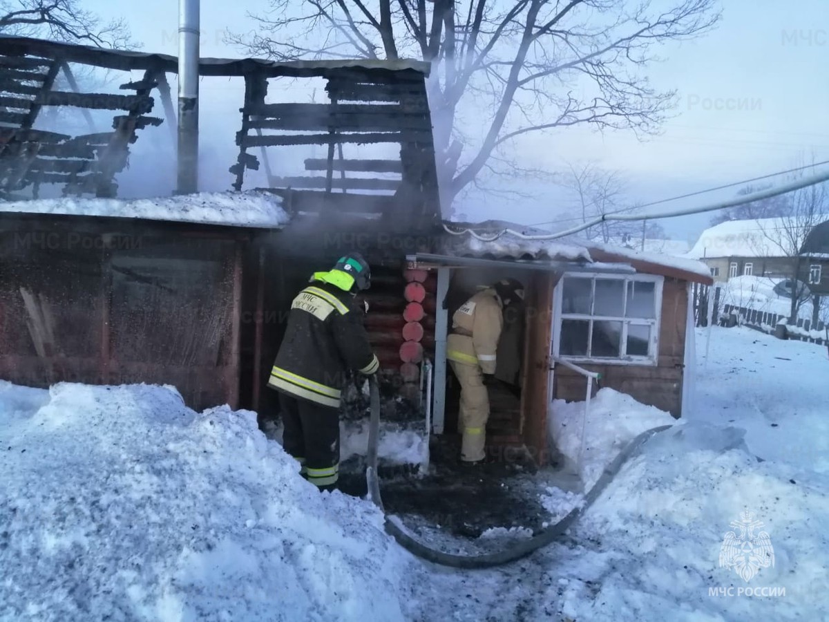 В округе горели два дома