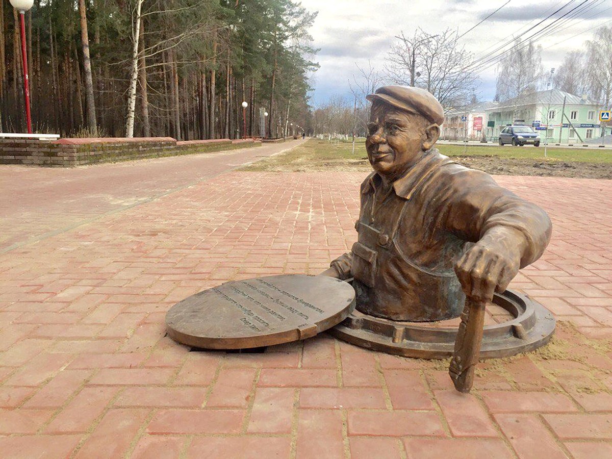 Глеб Никитин и Евгений Люлин поздравляют специалистов ЖКХ с праздником