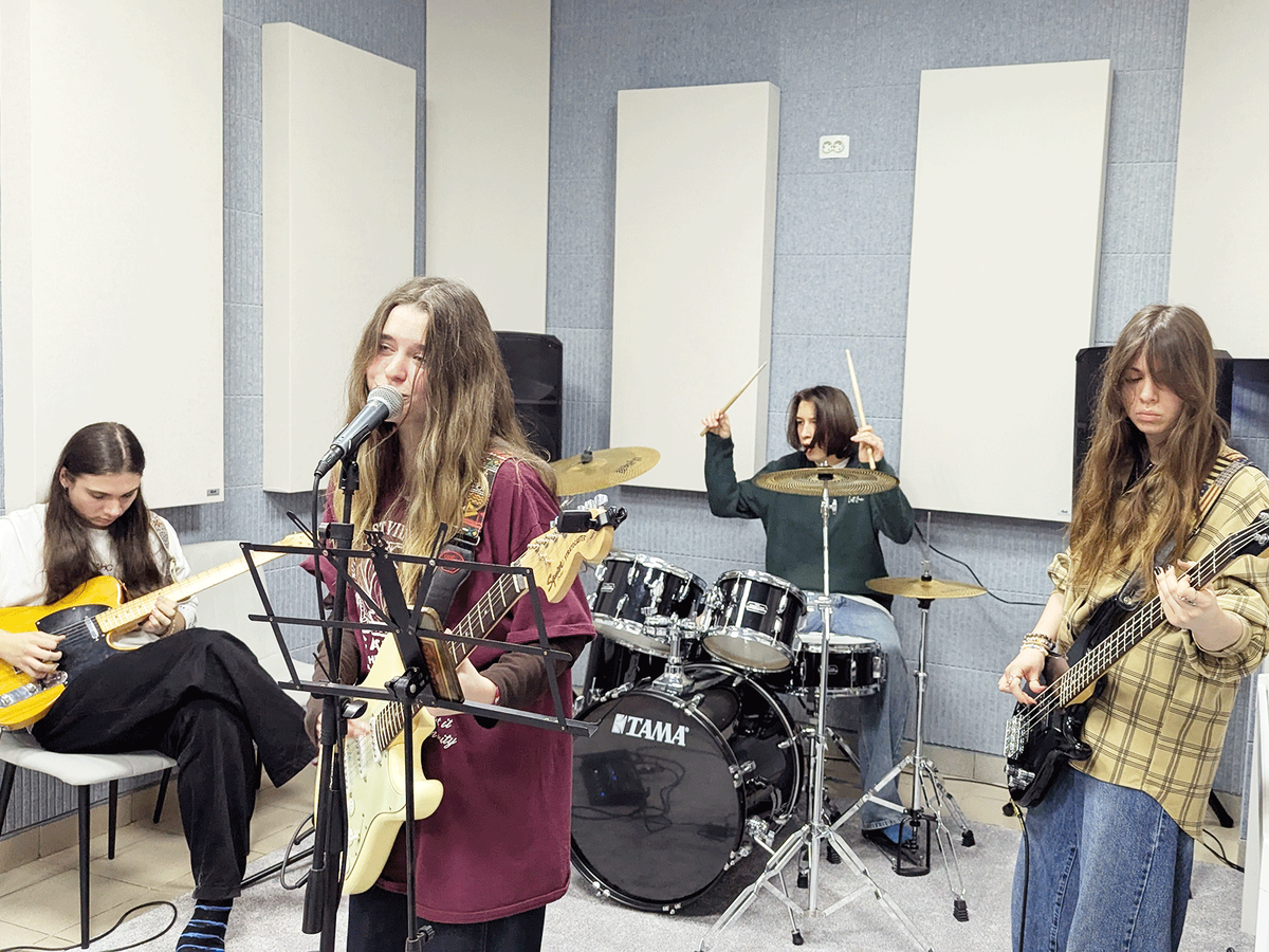 Музыкальная студия «Хэдлайнер» открыта для молодёжи