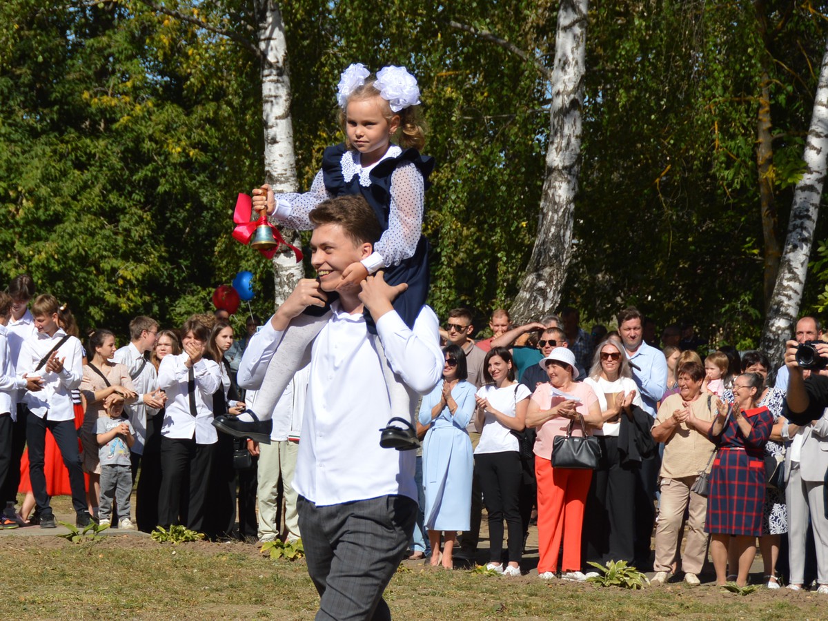 Первый звонок прозвенел