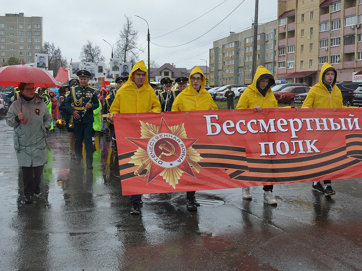 Выксунцы прошли в одном строю со своими родными – участниками Великой Отечественной