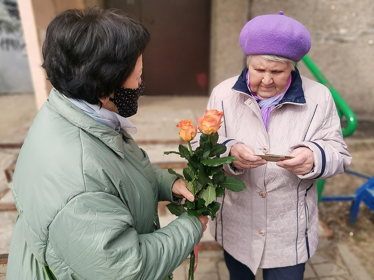 В Международный день освобождения узников фашистских концлагерей представители муниципалитета навестили Татьяну Тихоновну Маркевич