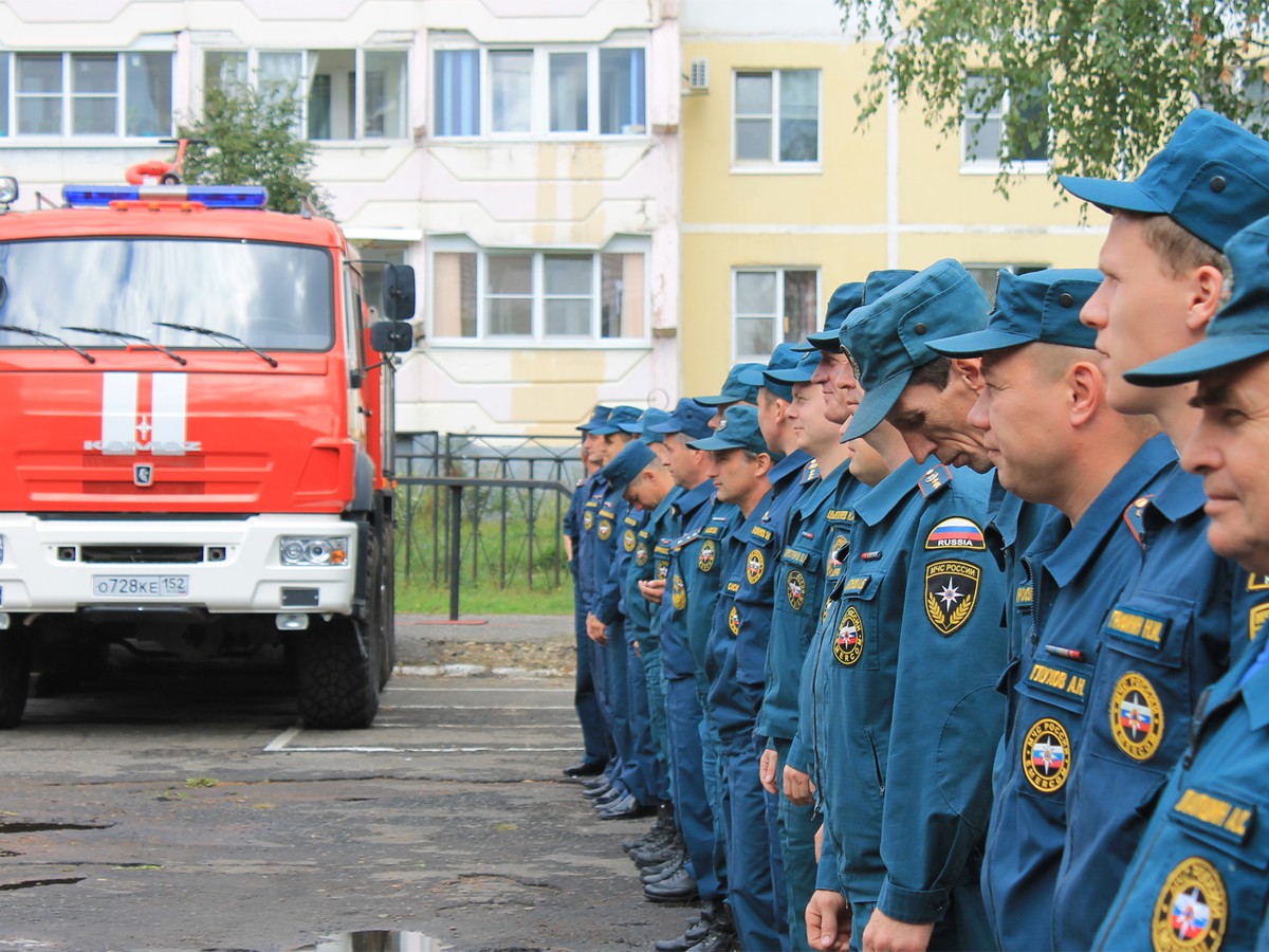 Глеб Никитин и Евгений Люлин поздравляют пожарных с профессиональным праздником