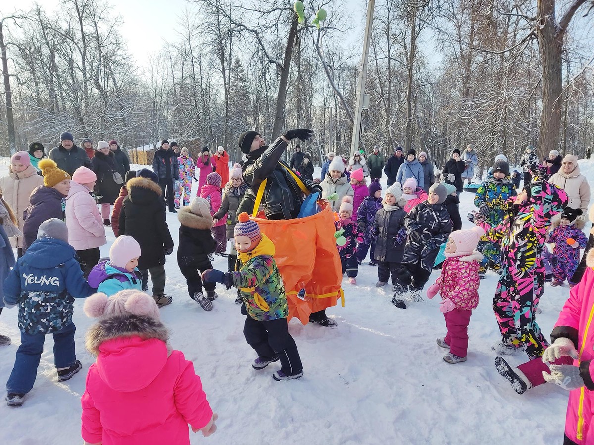 Дети встречали русские святки