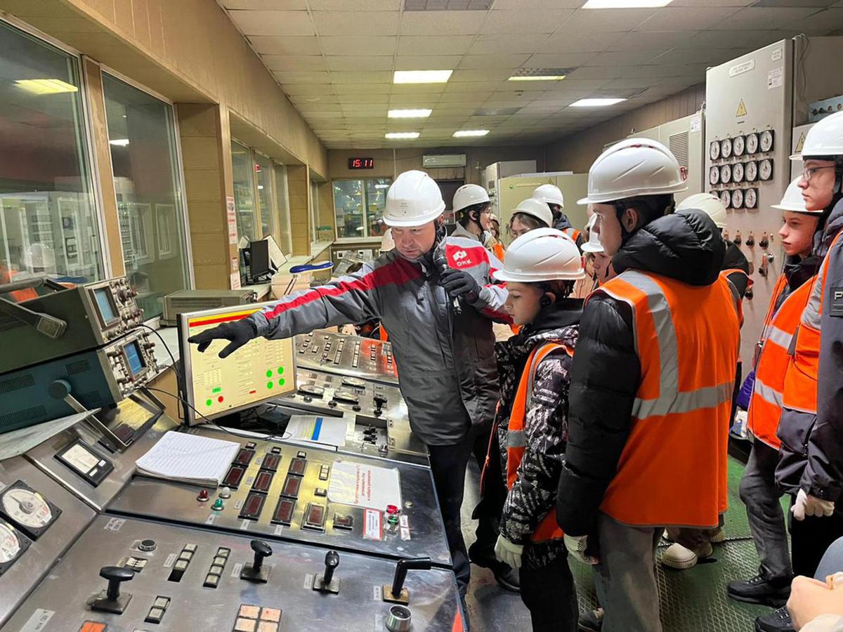 Руководители ОМК провели профориентационные мероприятия для 400 выксунских школьников