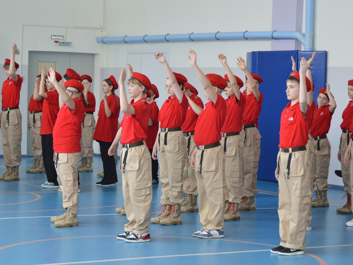 Сегодня 187 выксунских школьников влились в ряды юнармейцев