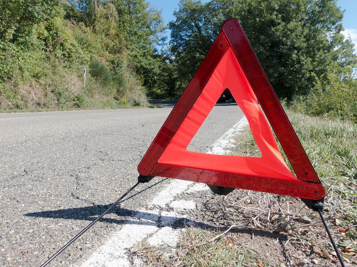 В посёлке Дружба водитель мопеда опрокинулся на проезжую часть