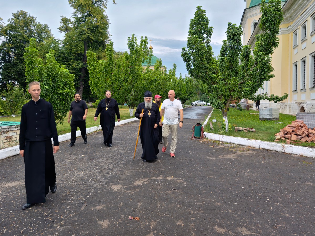 Епископ Гедеон проинспектировал ход работ по благоустройству кафедрального собора в Выксе