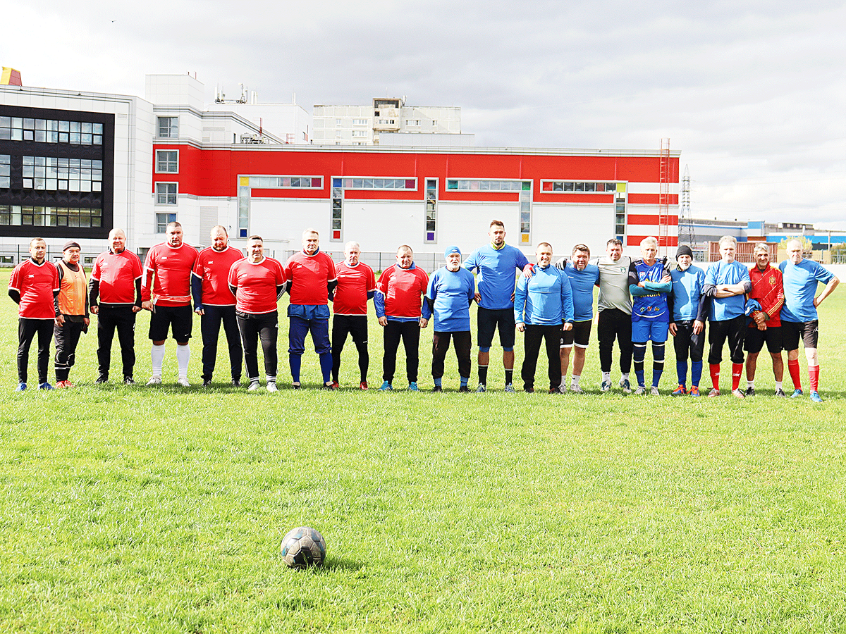 Звёзды выксунского футбола провели ветеранский матч, посвящённый Дню машиностроителя и 50-летию стадиона «Авангард»