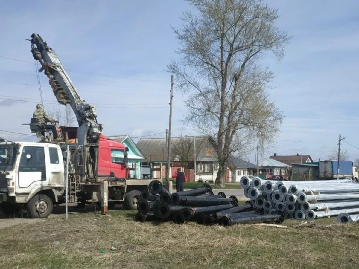 В Грязной монтируют уличное освещение