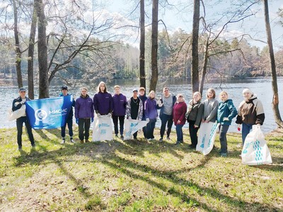 Активисты Молодёжного центра Выксы совместно со студентами Выксунского филиала НИТУ «МИСиС» вышли на уборку берега Верхнего пруда