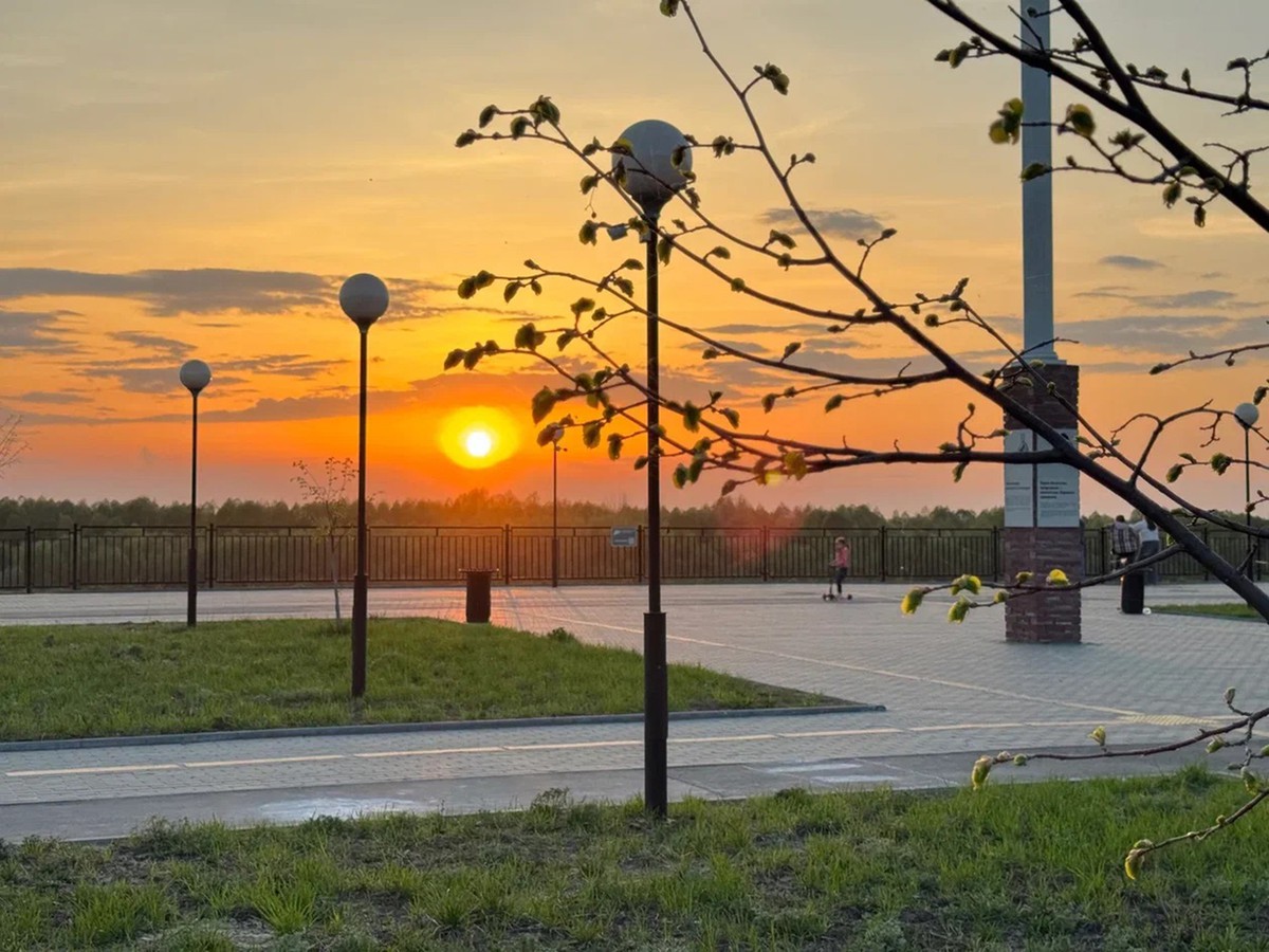 На набережной в Шиморском установят качели и уличные кресла