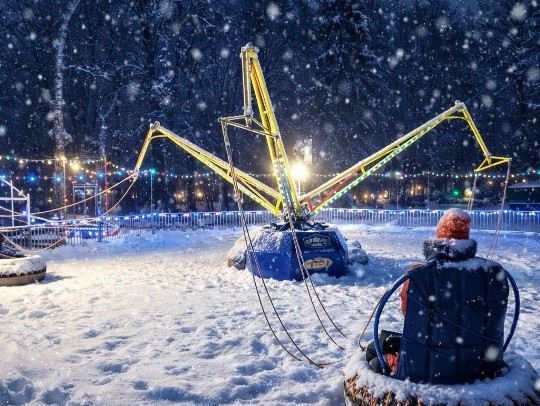 В парке заработал зимний аттракцион