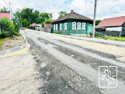 В переулке Крупской асфальтируют дорогу