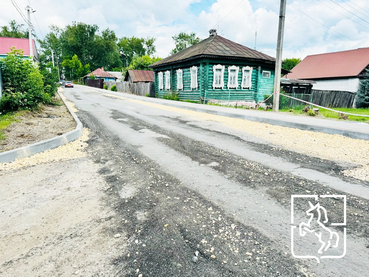 В переулке Крупской асфальтируют дорогу