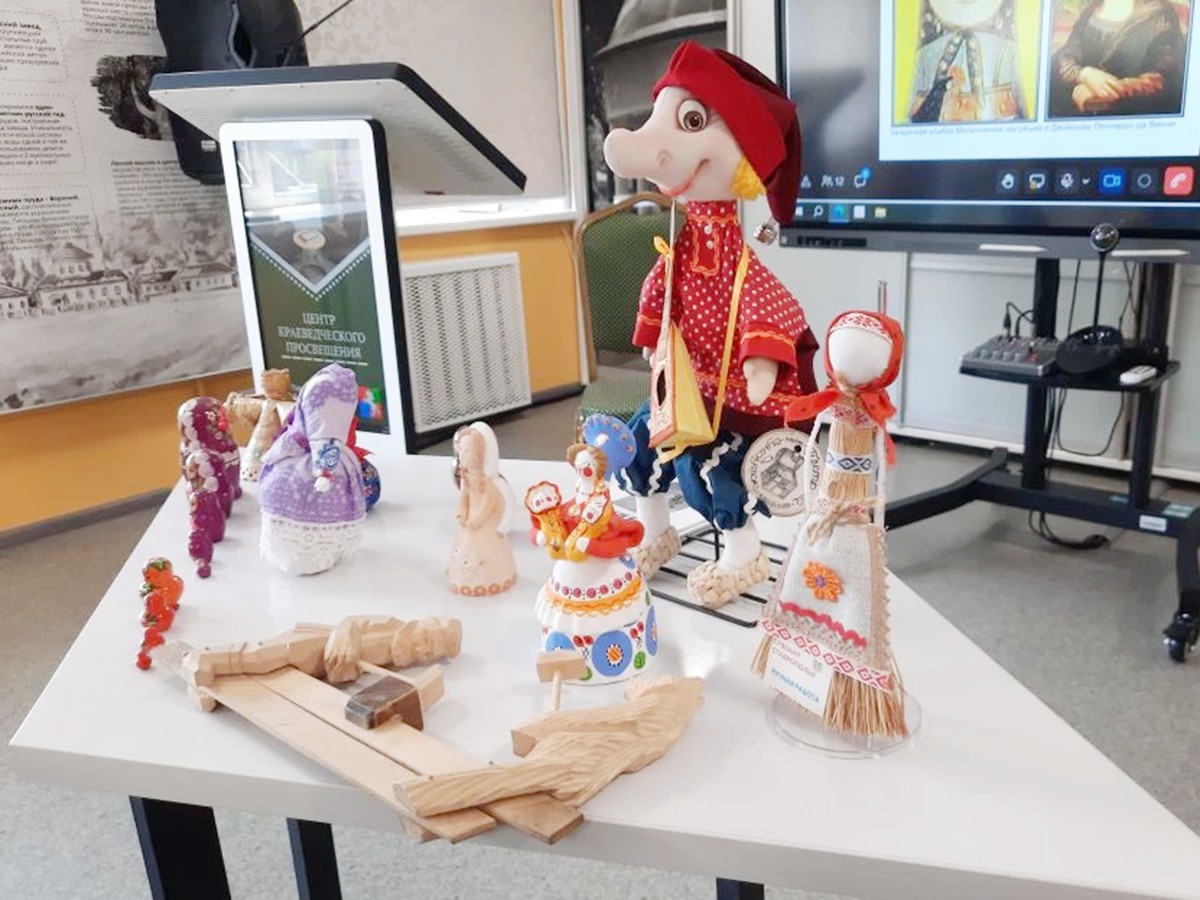 В библиотеке «Отчий край» прошёл второй семинар в рамках подготовки к фестивалю «Выксунская игрушка собирает друзей»