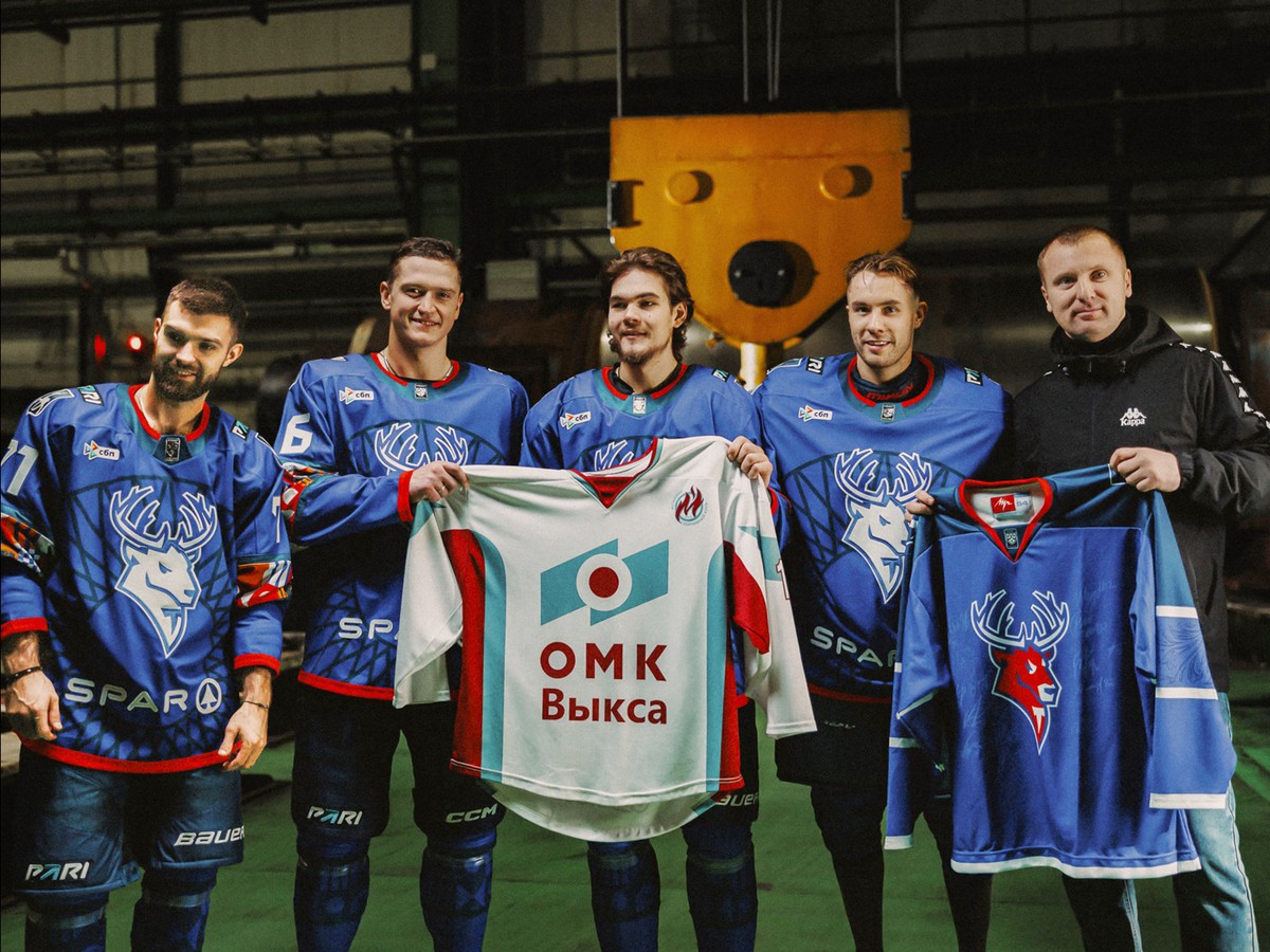 Хоккейная команда «Торпедо» играла в форме, вдохновлённой трудами металлургов и Шухова