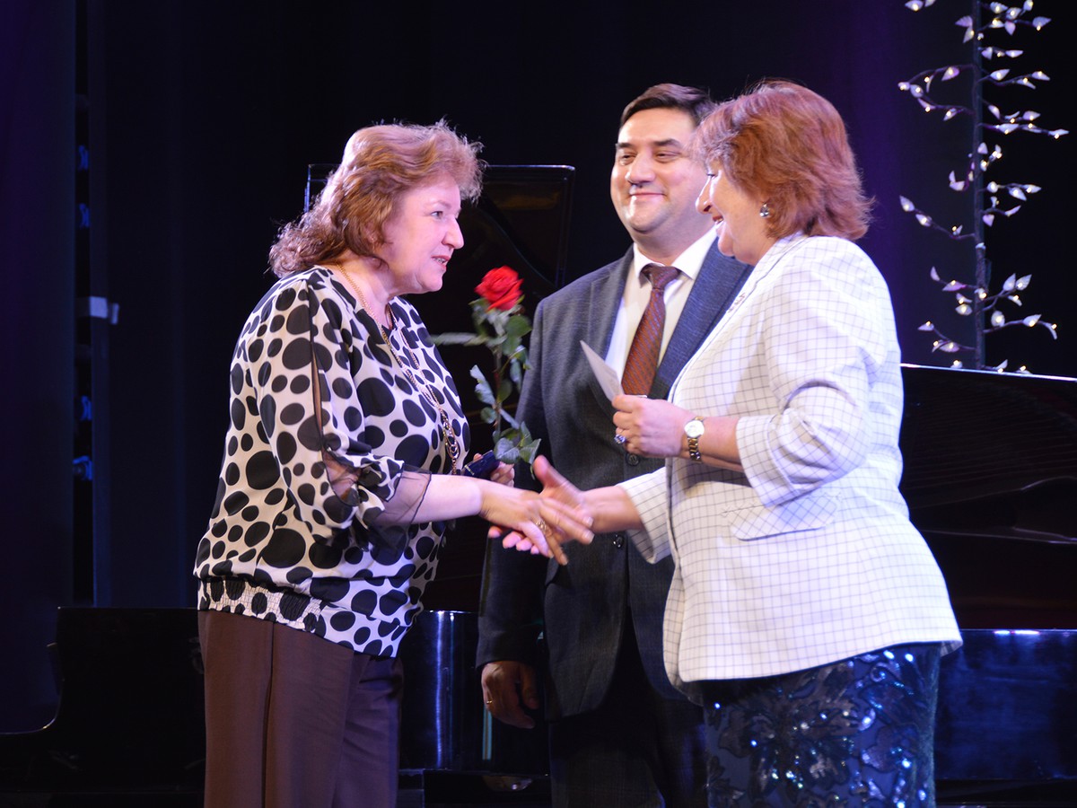 В ДК имени Лепсе торжественно чествовали педагогов