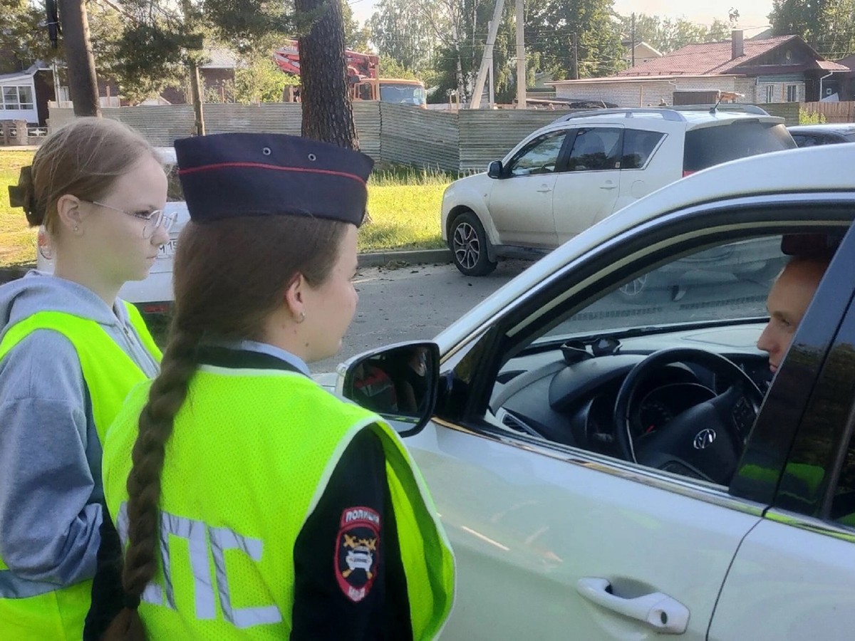 Призывали водителей находиться на своей полосе
