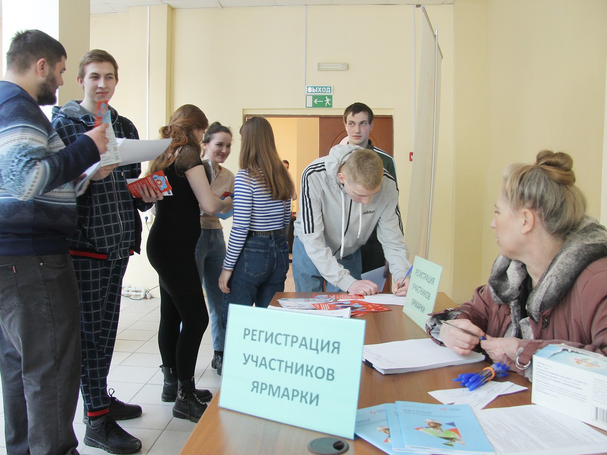 На ярмарке вакансий приглашали в «оборонку»