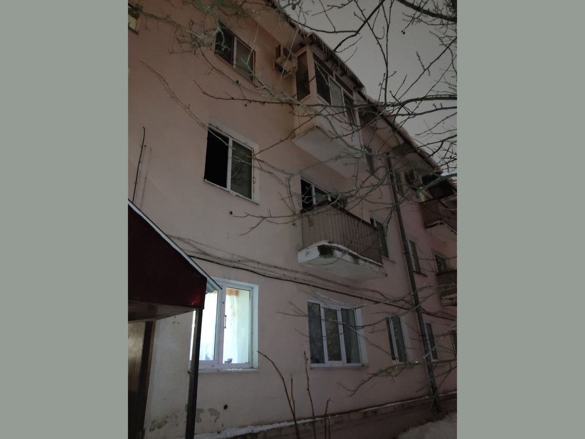 Из-за курения в квартире начался пожар