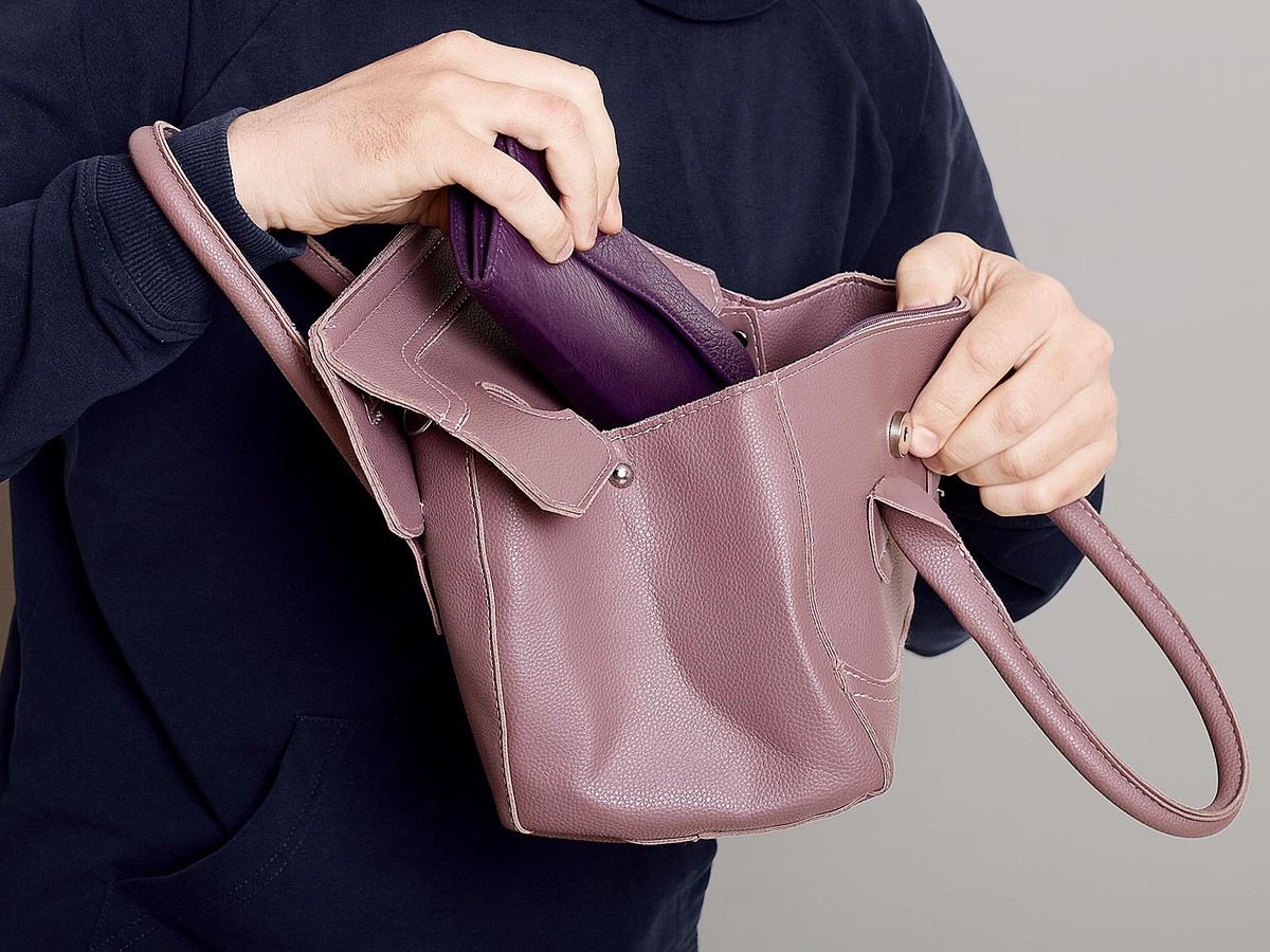 Выксунца задержали за кражу украшений у своей сестры